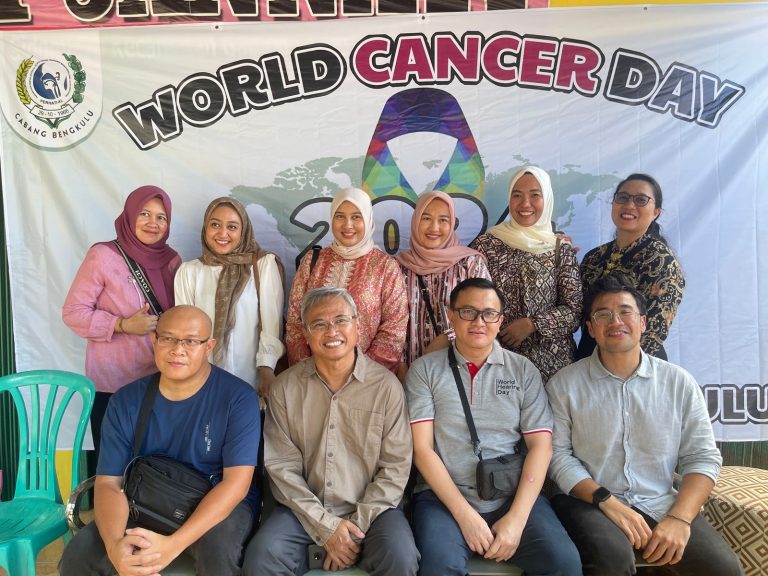Kegiatan Bakti Sosial keluarga PERHATI-BKL cabang Bengkulu mengunjungi Rumah Singgah Kanker Baiti Jannati Bengkulu dalam rangga memperingati World Cancer day 2024 “Close the Care Gap”