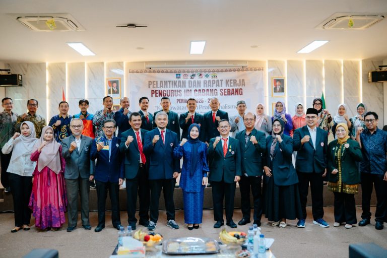 Menghadiri Pelantikan Pengurus IDI Cabang Serang